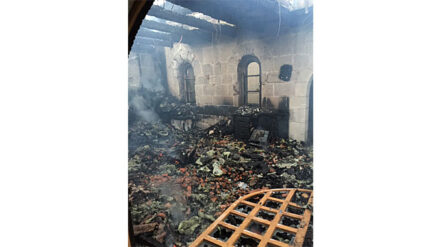 Bei dem Brandanschlag wurden unter anderem ein angebautes Atrium komplett zerstört und ein Säulengang schwer beschädigt.