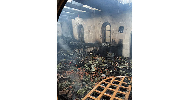 Bei dem Brandanschlag wurden unter anderem ein angebautes Atrium komplett zerstört und ein Säulengang schwer beschädigt.