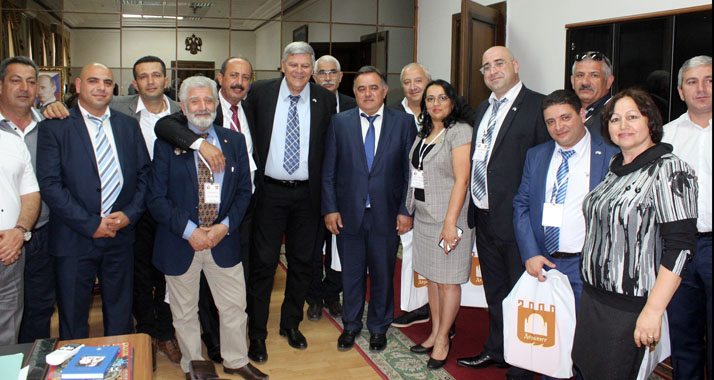 Zunächst fand die israelische Delegation in Derbent herzliche Aufnahme.