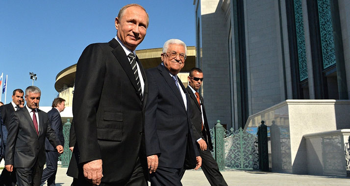 Putin (l.) und Abbas schreiten zur neuen Moschee