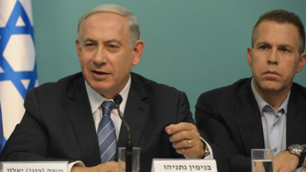 Netanjahu (l., mit Innenminister Erdan) verkündet Maßnahmen gegen Terrorismus