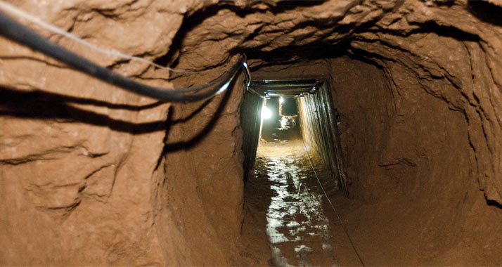 Ägpten pumpt Meerwasser in solche Tunnel, um sie zu zerstören