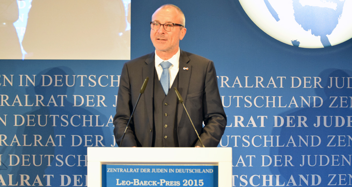 Volker Beck (MdB) ist in Berlin mit dem Leo-Baeck-Preis 2015 für sein Engagement gegen Antisemitismus geehrt worden