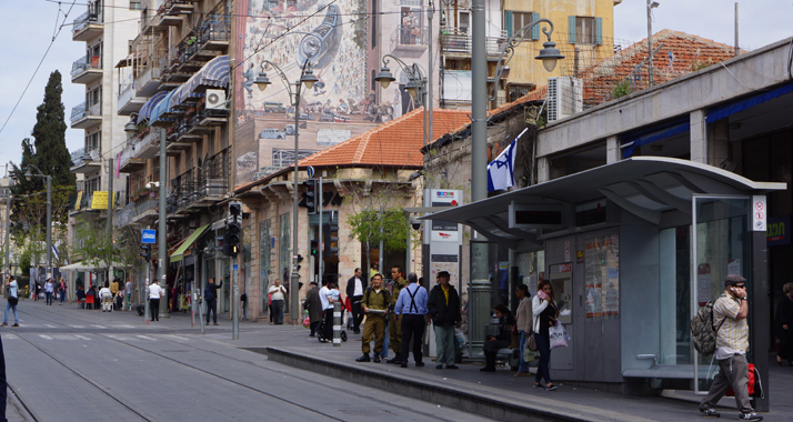 Auf der Jaffa-Straße in Jerusalem haben zwei junge Palästinenserinnen mit Scheren auf Fußgänger eingestochen