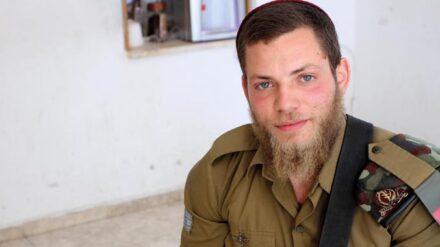Jossi aus Russland ist einer der Soldaten, die regelmäßig zu „Chajal el Chajal“ kommen