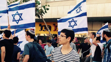 Flagge zeigen gegen Terror: Jugendliche versuchen, in Jerusalem Frohsinn zu verbreiten