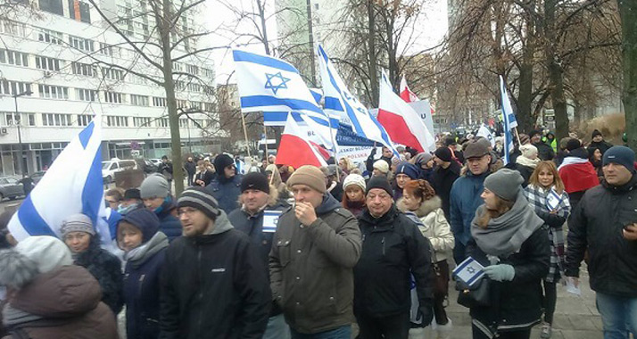 Flagge zeigen in Warschauer Straßen: Am Sonntag demonstrierten Hunderte für Israel