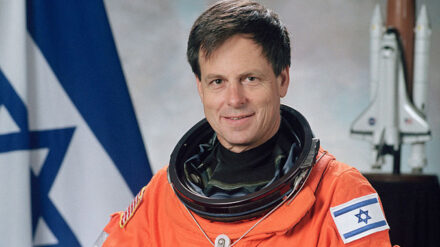 Die Forschungen des verstorbenen Astronauten Ramon sind bis heute relevant, meint Wissenschaftsminister Akunis
