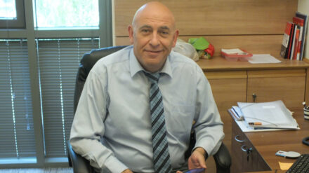 Der arabische Abgeordnete Basel Ghattas wurde zusammen mit zwei Parteikollegen für mehrere Monate von Knessetsitzungen suspendiert