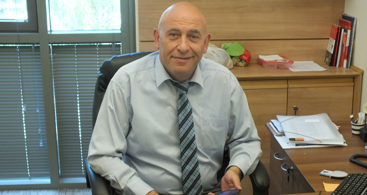 Der arabische Abgeordnete Basel Ghattas wurde zusammen mit zwei Parteikollegen für mehrere Monate von Knessetsitzungen suspendiert