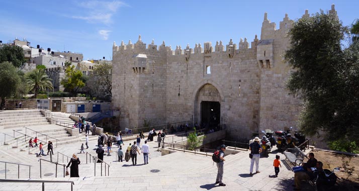Nahe des Damaskustors haben am Sonntag zwei Palästinenser das Feuer auf israelische Polizisten eröffnet