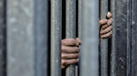 Zwei Soldaten müssen hinter Gitter, weil sie palästinensische Gefangene gequält haben