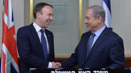 Freude über neue Richtlinien: Israels Premier Netanjahu (r.) und der britische Kabinettsminister Hancock
