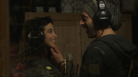 Manar (Samar Qupty) und Kareem (Tamer Nafar) machen gemeinsam gesellschaftskritische Musik