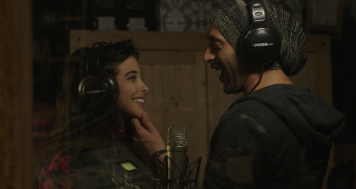 Manar (Samar Qupty) und Kareem (Tamer Nafar) machen gemeinsam gesellschaftskritische Musik