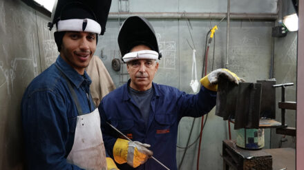 Ein Beduine erhält nach seinem Wehrdienst eine Ausbildung bei dem israelischen Energieversorgungsunternehmen IEC
