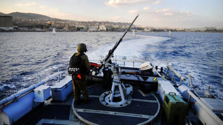 Ein israelisches Schiff bewacht die Bucht von Haifa. Israel arbeitet daran, seine Sicherheit zur See weiter zu erhöhen.