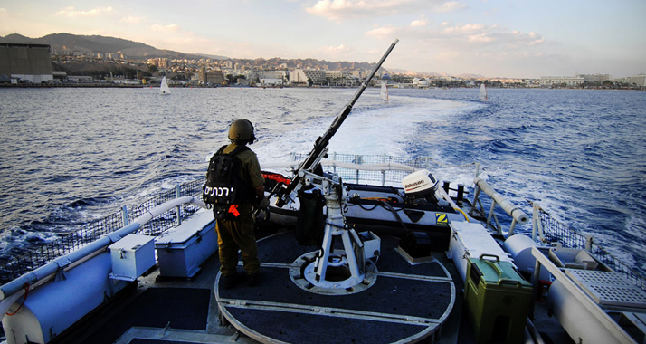 Ein israelisches Schiff bewacht die Bucht von Haifa. Israel arbeitet daran, seine Sicherheit zur See weiter zu erhöhen.