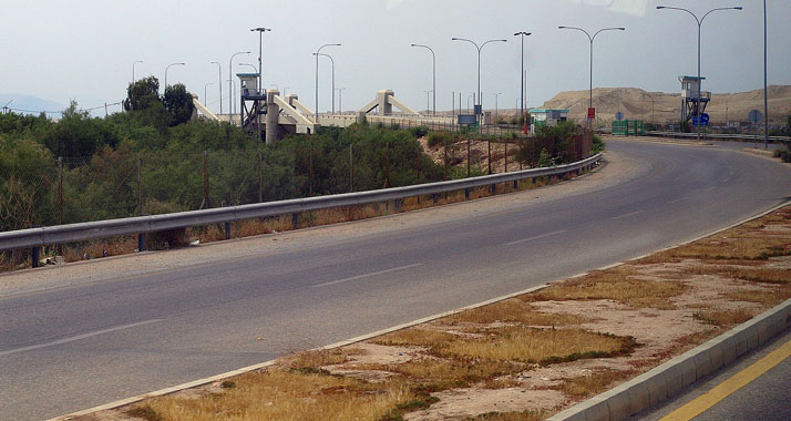 Den Grenzübergang Allenby-Brücke nördlich des Toten Meeres dürfen nun auch Palästinenser aus Gaza passieren, die ins Ausland reisen möchten