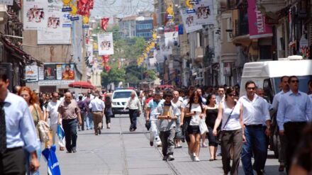 Beliebte Einkaufsmeile: In der Istiklal-Straße verübte ein Selbstmordattentäter einen Anschlag