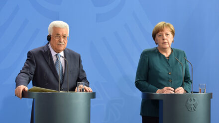 Kritisieren Gewalt und Siedlungsbau: Abbas und Merkel im Bundeskanzleramt