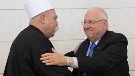 Rivlin und der Führer der Drusen in Israel, Scheich Tarif