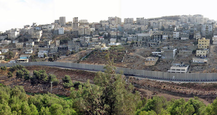 Aus Sicherheitsgründen wurde das arabische Viertel Schuafat vom Rest Jerusalems mit einer Mauer abgetrennt