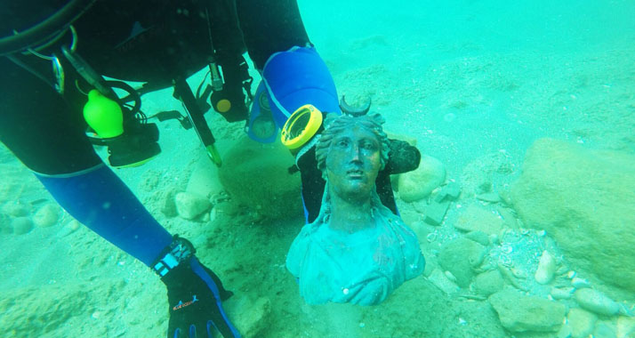 Taucher haben vor Caesarea gut erhaltene Artefakte aus der Römerzeit entdeckt