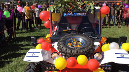 Mit großem Dank wurde das „GalMobile“ in Papua Neuguinea in Empfang genommen