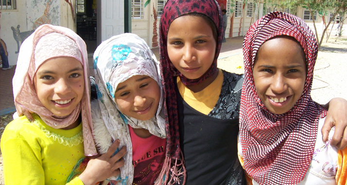Mädchen an einer Schule für Beduinen im Negev. Auch die Strenge der Eltern entscheidet, wie weit sie es im Berufsleben bringen werden