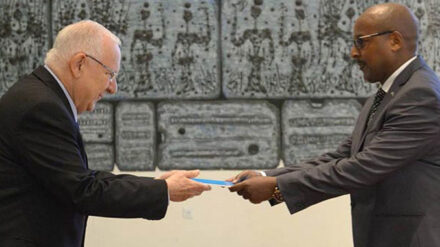 Im August 2015 empfing Israels Präsident Reuven Rivlin (l.) den neuen Botschafter Ruandas, Joseph Rutabana