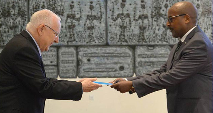 Im August 2015 empfing Israels Präsident Reuven Rivlin (l.) den neuen Botschafter Ruandas, Joseph Rutabana