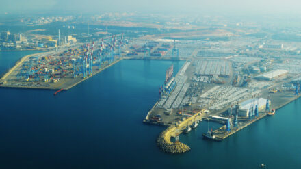 Anlaufstation: Im Hafen von Aschdod werden Hilfsgüter für Gaza kontrolliert