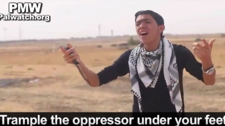 In diesem auf Facebook geposteten Video fordert ein Palästinenser im Song dazu auf, Juden zu erstechen