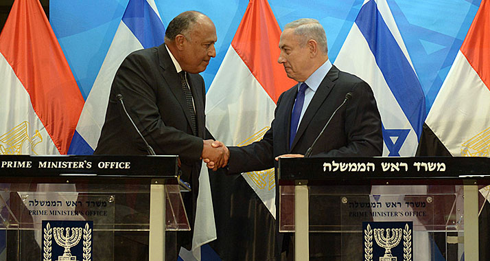 Sprechen sich für Verhandlungen aus: der ägyptische Außenminister Schukri (l.) und Israels Premier Netanjahu