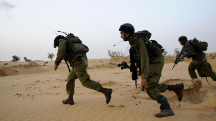 Freiwilliger Dienst: Beduinen trainieren in der Wüste (Symbolbild)