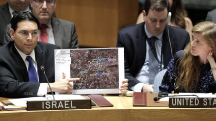 Und zur Illustration eine Karte: UN-Botschafter Danon zeigt Hisbollah-Stellungen im Südlibanon