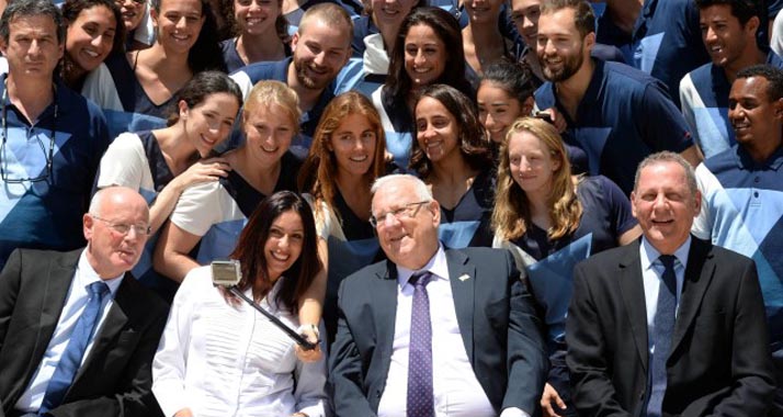Staatspräsident Rivlin mit dem israelischen Olympia-Team