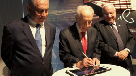 Drei Staatsmänner und die Technologie: Netanjahu (l.), Peres (M.) und Rivlin sind an Erfindungen interessiert