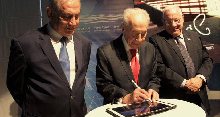 Drei Staatsmänner und die Technologie: Netanjahu (l.), Peres (M.) und Rivlin sind an Erfindungen interessiert