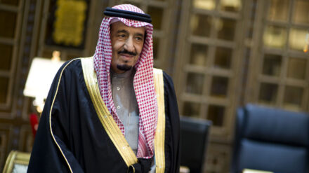 Saudi-Arabiens König Salman im Jahr 2013, als er noch Verteidungsminister war: Eine Delegation mit einem ihm nahe stehenden ehemaligen General besuchte vergangene Woche Israel