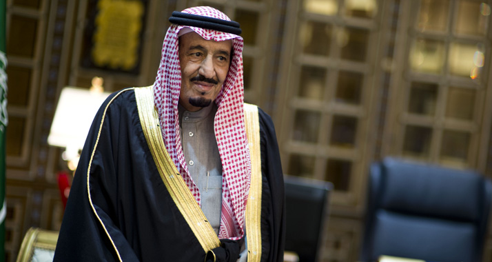 Saudi-Arabiens König Salman im Jahr 2013, als er noch Verteidungsminister war: Eine Delegation mit einem ihm nahe stehenden ehemaligen General besuchte vergangene Woche Israel