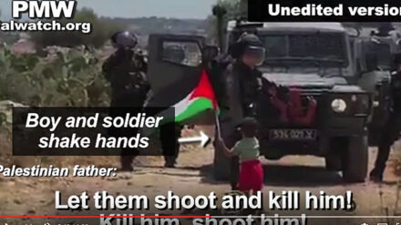 Der Handschlag zwischen dem Jungen und dem israelischen Soldaten wurde im palästinensischen Fernsehen herausgeschnitten