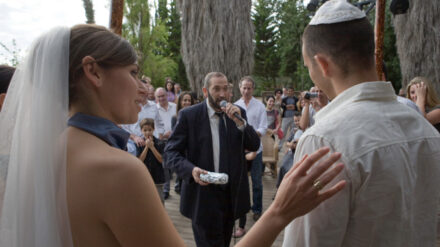 Mazal tov: Ein jüdisches Hochzeitspaar am schönsten Tag ihres Lebens