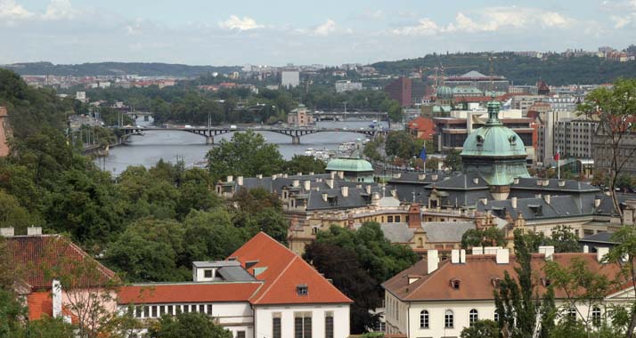 In Prag muss sich das tschechische Bildungsministerium für zukünftige Schul-Atlanten rechtfertigen
