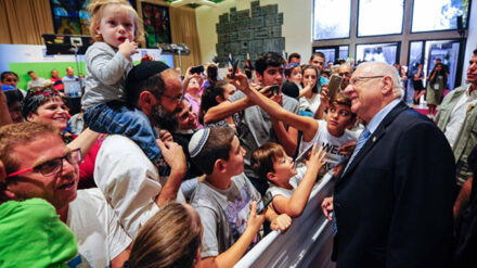 Fotos mit dem israelischen Staatspräsidenten Rivlin sind auch am Laubhüttenfest begehrt