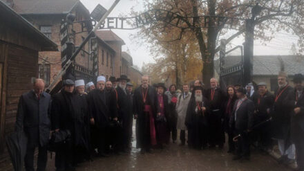 Mit einem Bekenntnis gegen Antisemitismus: Religiöse Führungspersönlichkeiten aus Israel in Auschwitz