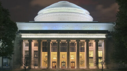 Der Kuppelbau des Massachusetts Institute of Technology“ ist einer der markantesten Punkte auf dem Campus