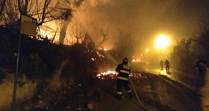 In der Nacht zum Freitag kämpfte die Feuerwehr gegen Brände in Beit Me'ir