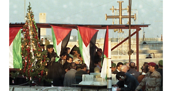 Beim Einzug des Palästinenserführers Jasser Arafat nach Bethlehem im Dezember 1994 haben Moslems auf das Dach der Geburtskirche ein Modell des Felsendoms aufgestellt